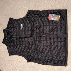 NWT Men’s North Face Black Thermoball Vest - Size XL
